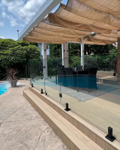 Black Spigots Glass Fence for Swim Pool